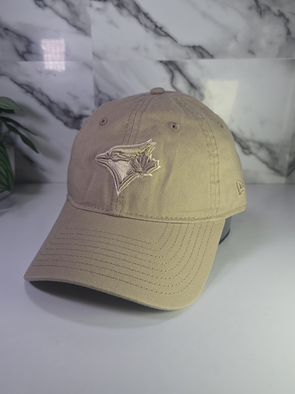 New Era Women’s Beige Blue Jays Adjustable Baseball Cap